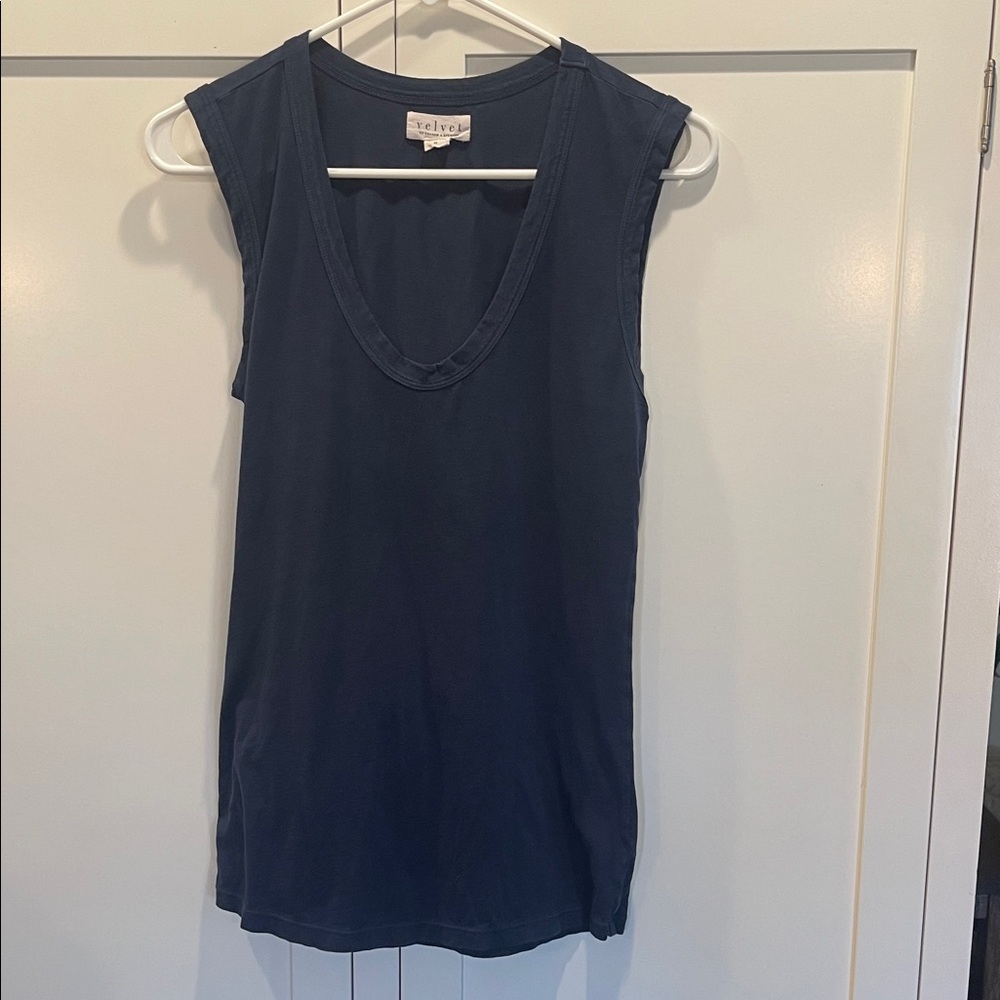 Velvet by Graham and Spencer size M Navy Tank Top
